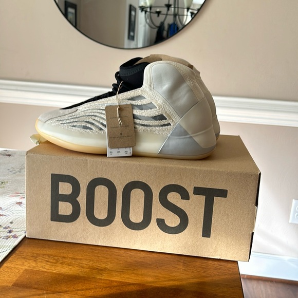 Adidas Yeezy QNTM Boost - Picture 1 of 3